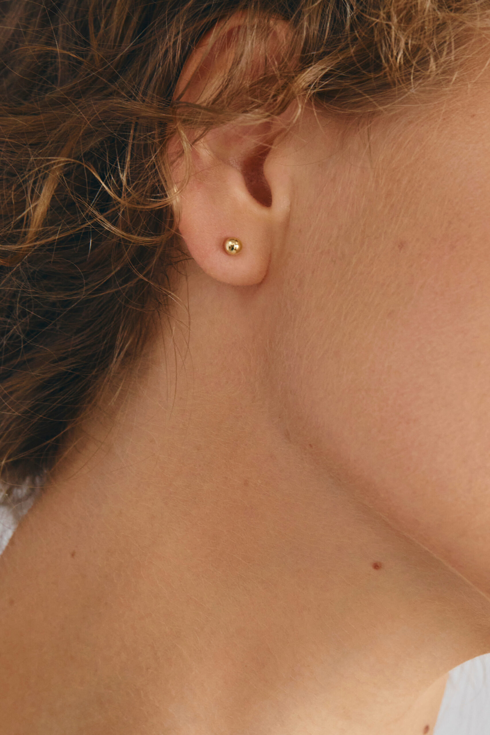Earrings Petit Orb Earrings, yellow gold for a unique and sophisticated look