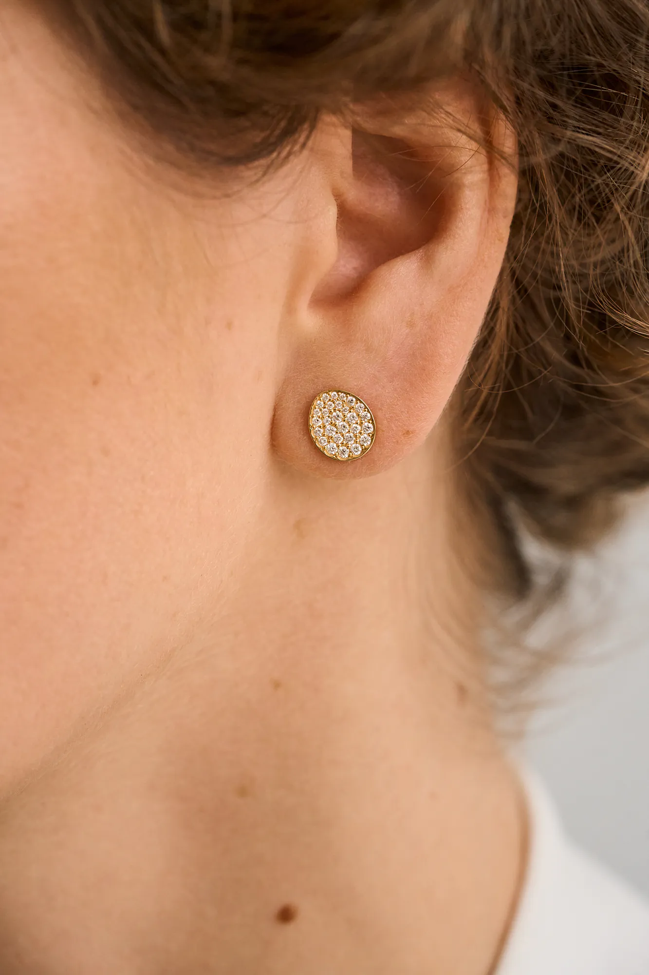 Earrings Flats Earrings, diamonds, yellow gold with timeless design by Guzema