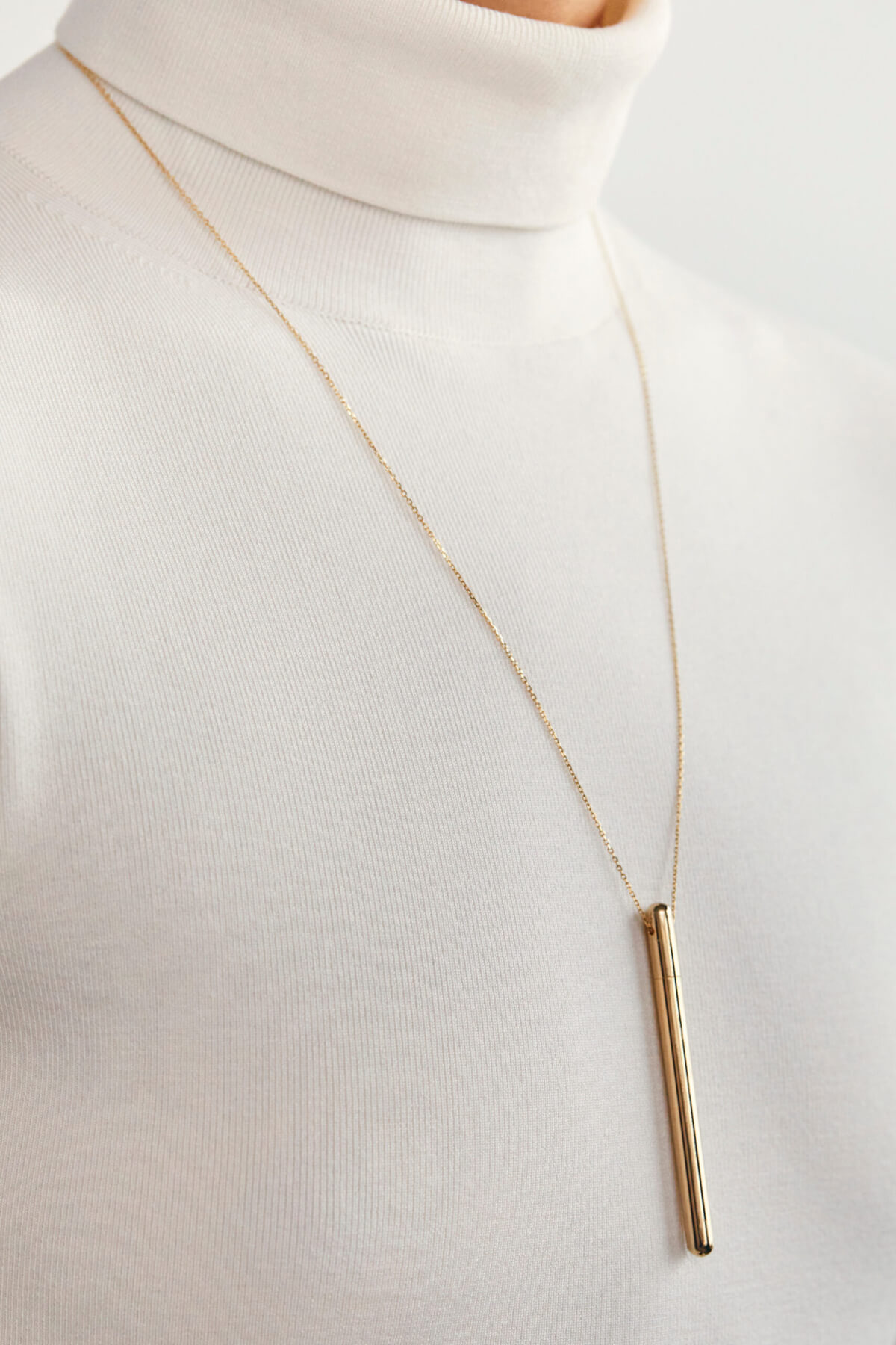 Custom Necklaces Bold Capsule Necklace, yellow gold for a luxurious style