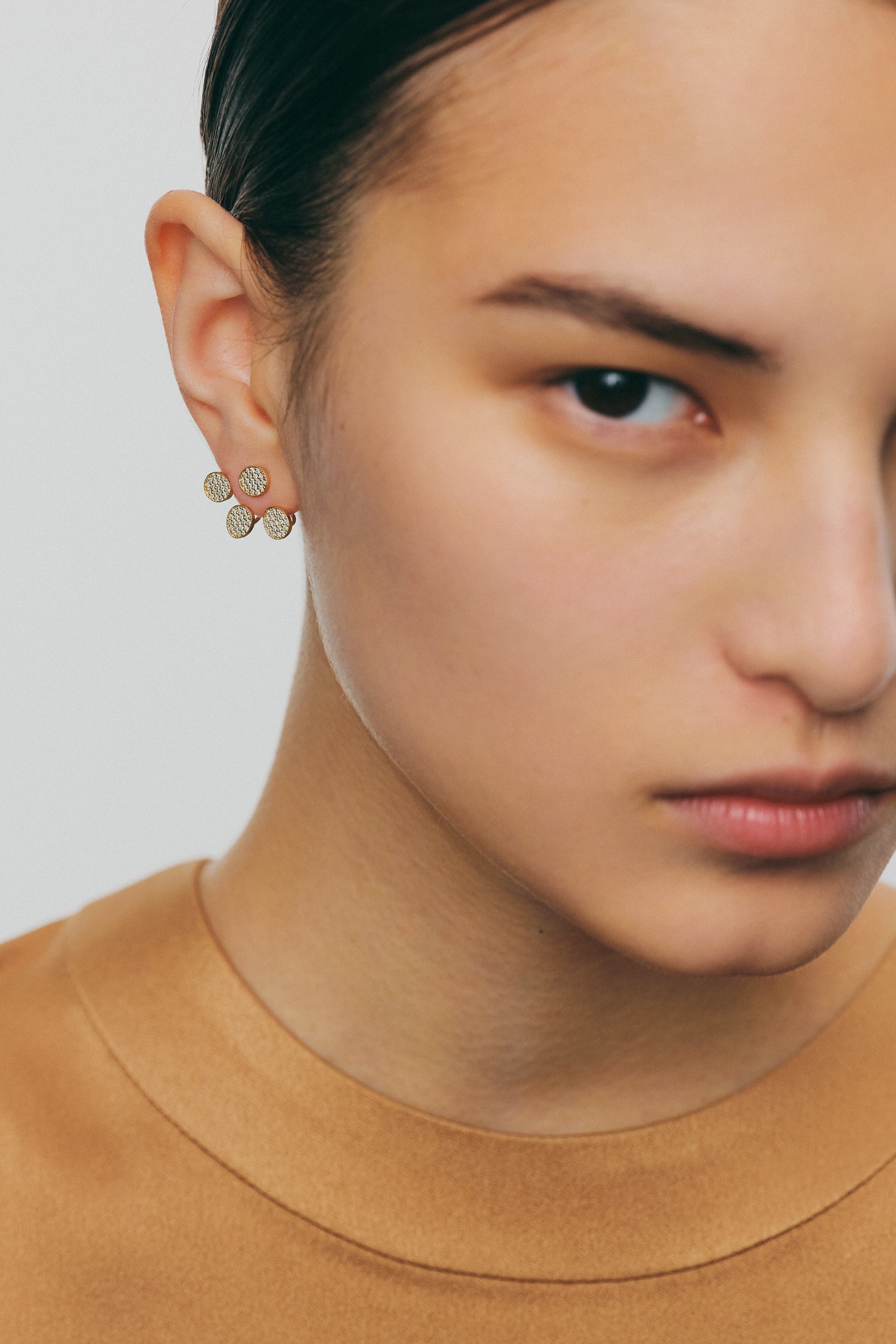 Earrings Tetra Flat Earrings, diamonds, yellow gold with timeless design by Guzema