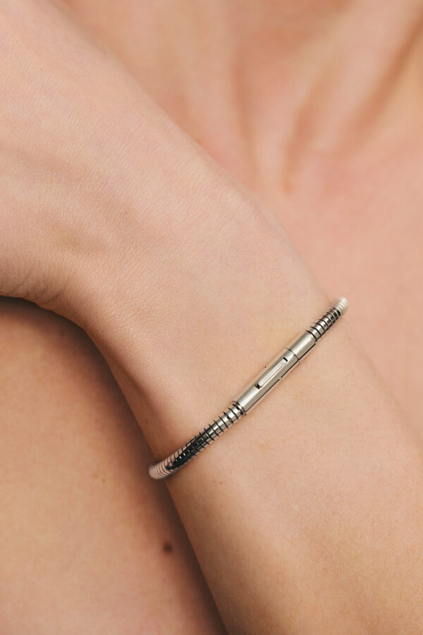 Bracelets Snake Bracelet, white gold with modern elegance