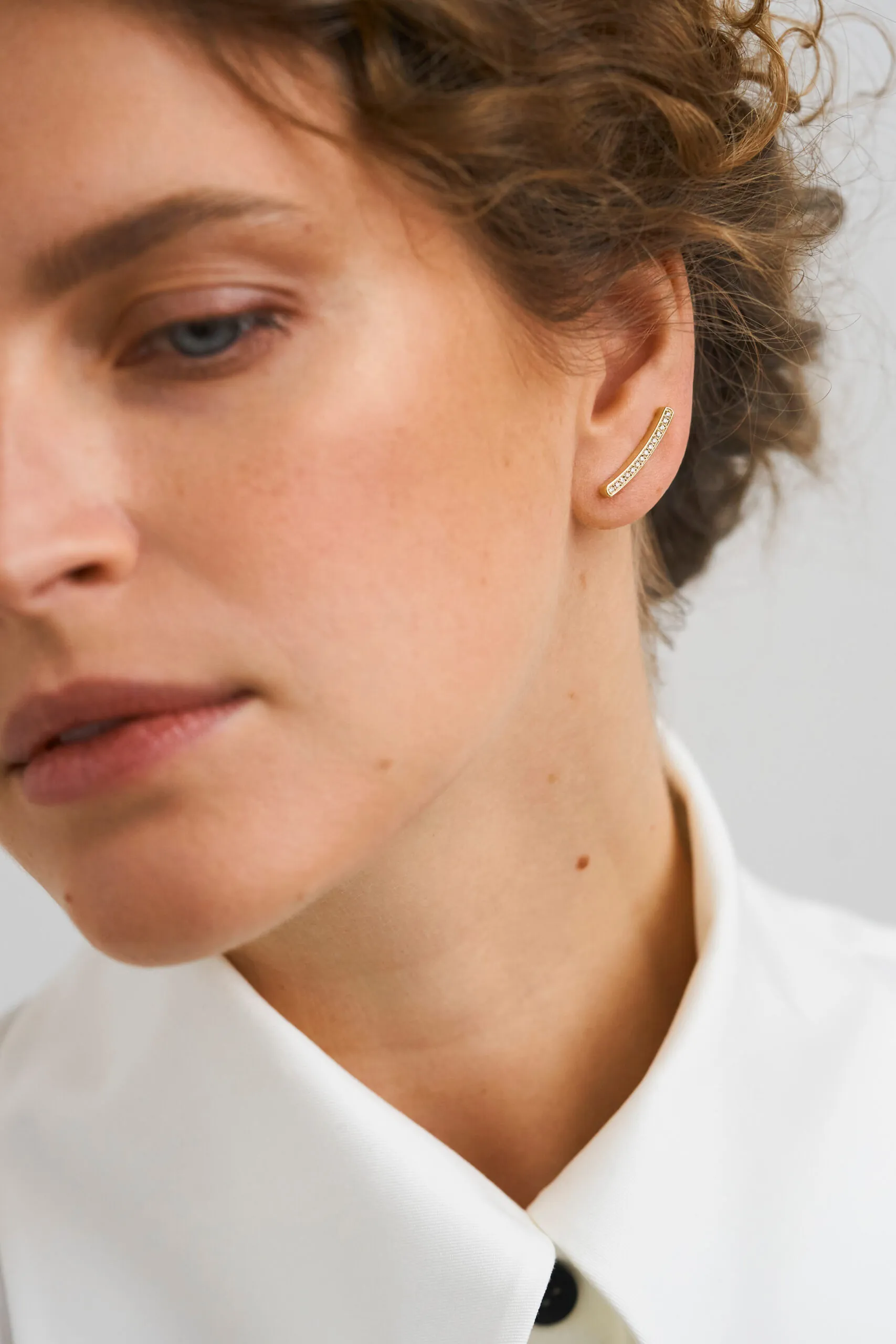 Earrings Bold Arc Earrings, diamonds, yellow gold for stylish and elegant looks