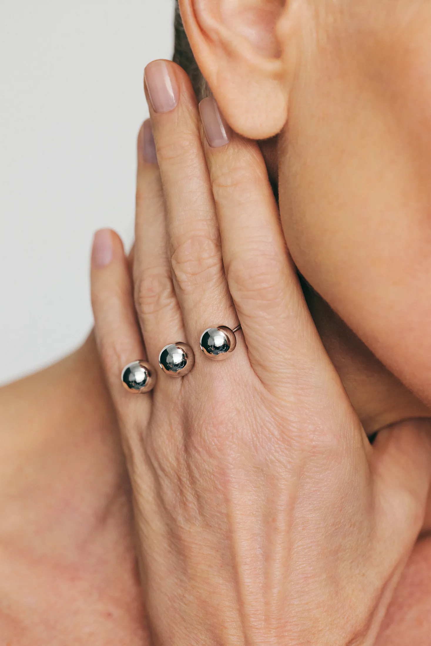 Rings Trio Orb Ring, white gold with luxury craftsmanship from Guzema