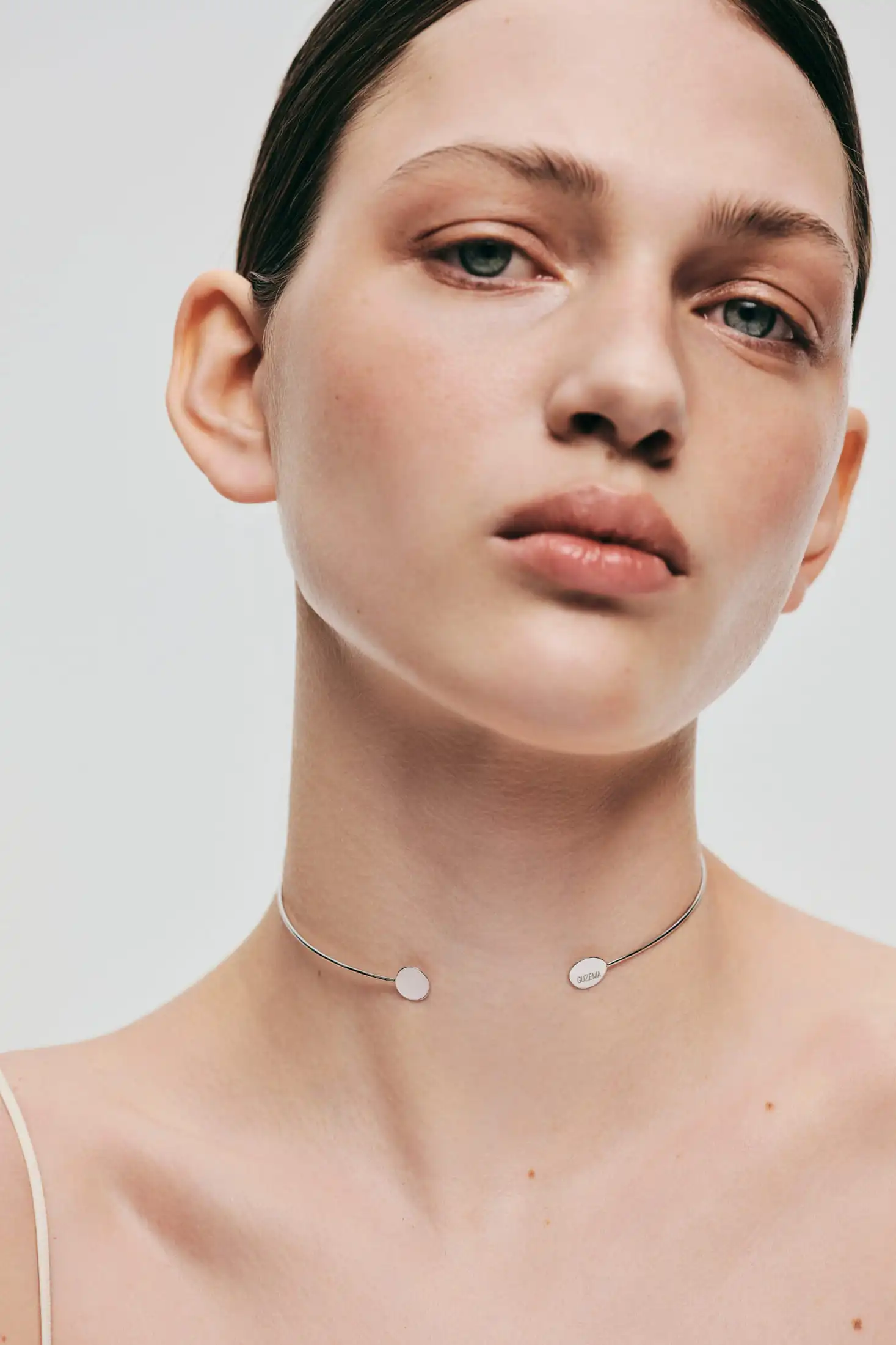 Chokers Flat choker, white gold with a unique touch from Guzema