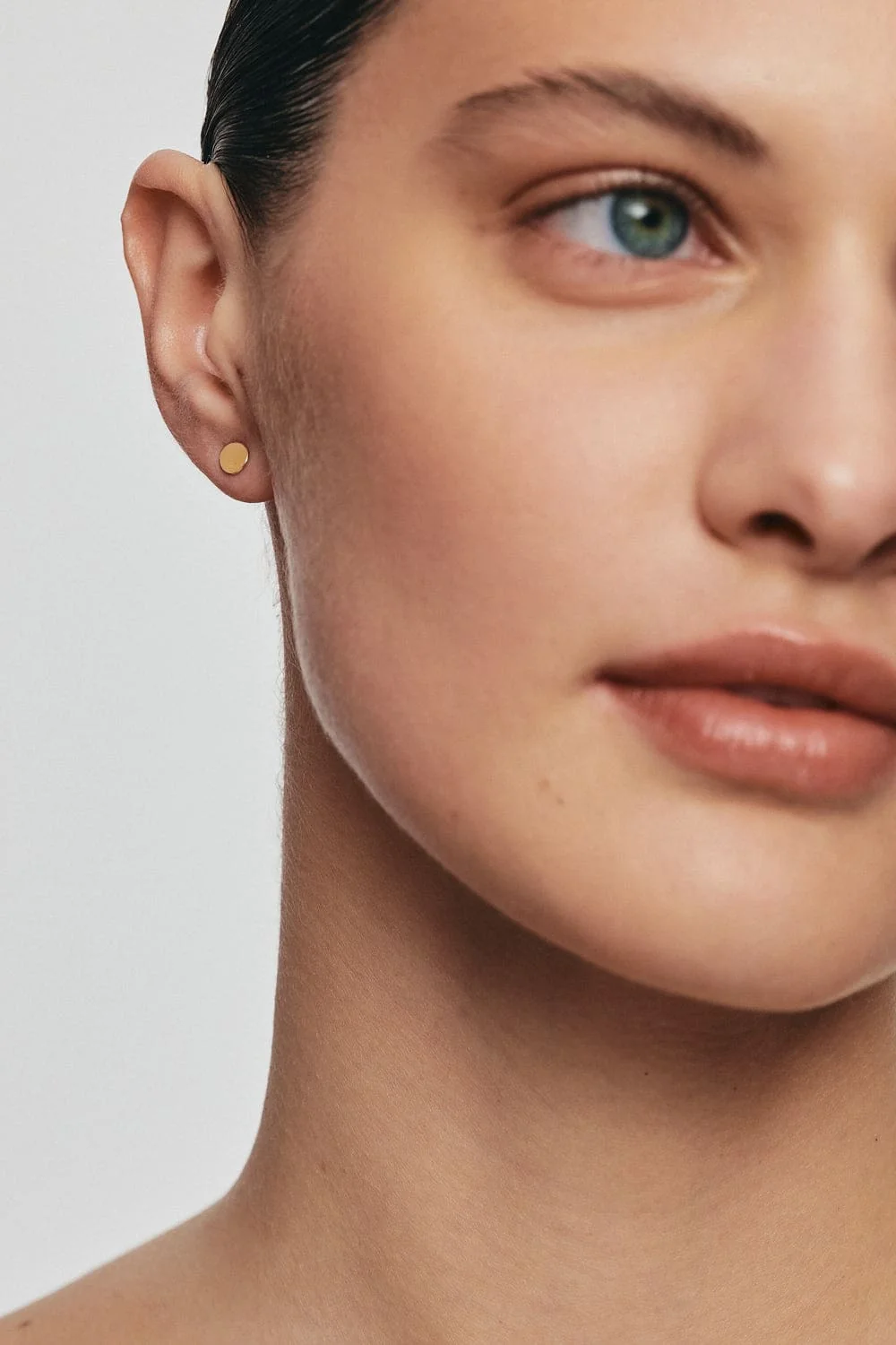 Earrings Flat Mini Earrings, yellow gold with timeless design by Guzema