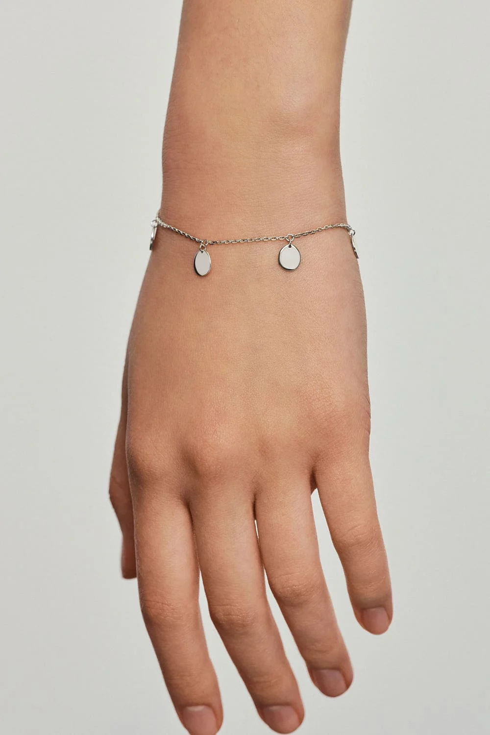 Bracelets Flat Quintet Bracelet, white gold with modern elegance