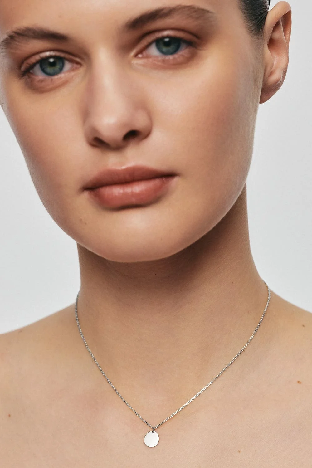 Custom Necklaces Mono Flat Necklace, white gold for a luxurious style