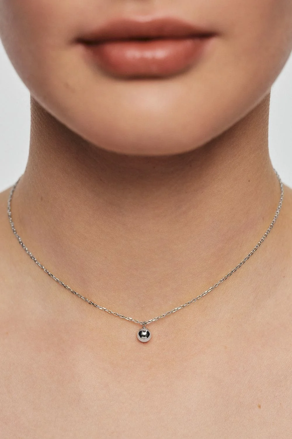 Necklaces Mono Orb Necklace, white gold with fast delivery from Guzema
