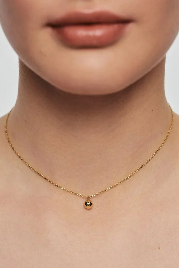 Necklaces Mono Orb Necklace, yellow gold with fast delivery from Guzema