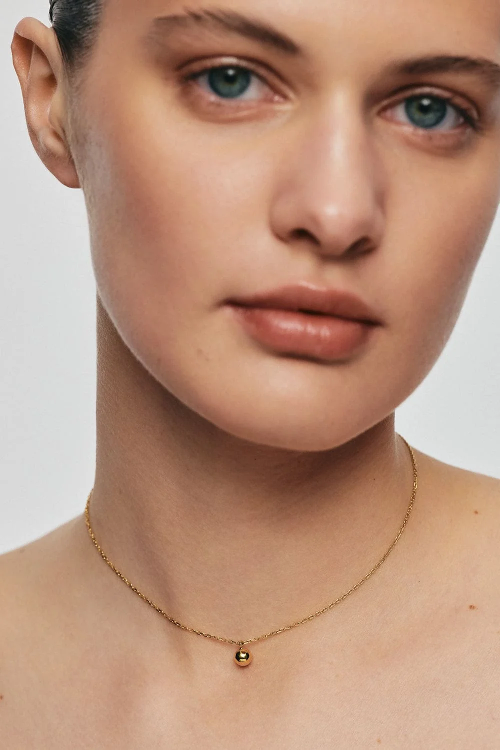 Exclusive Necklaces Mono Orb Necklace, yellow gold from Guzema