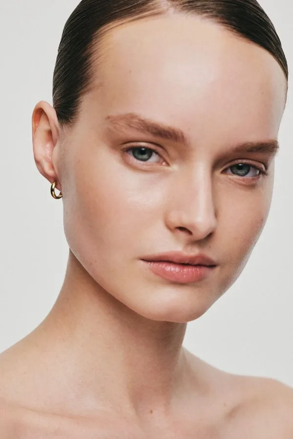 Earrings Mid Hug Hoops, yellow gold for a unique and sophisticated look