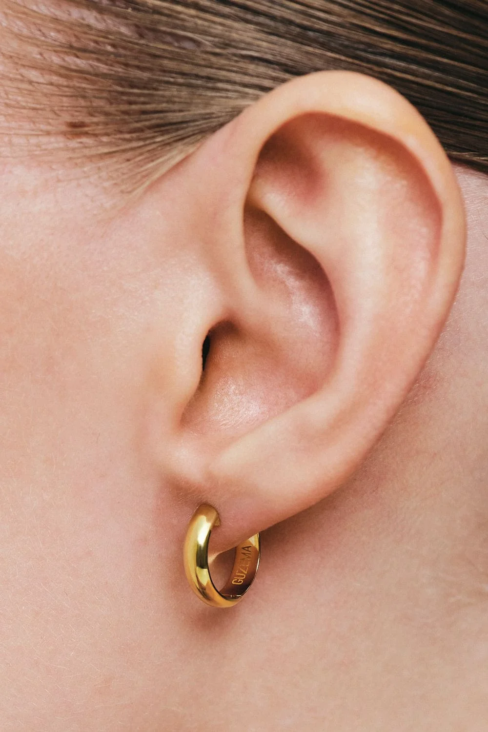 Earrings Mid Hug Hoops, yellow gold with timeless design by Guzema