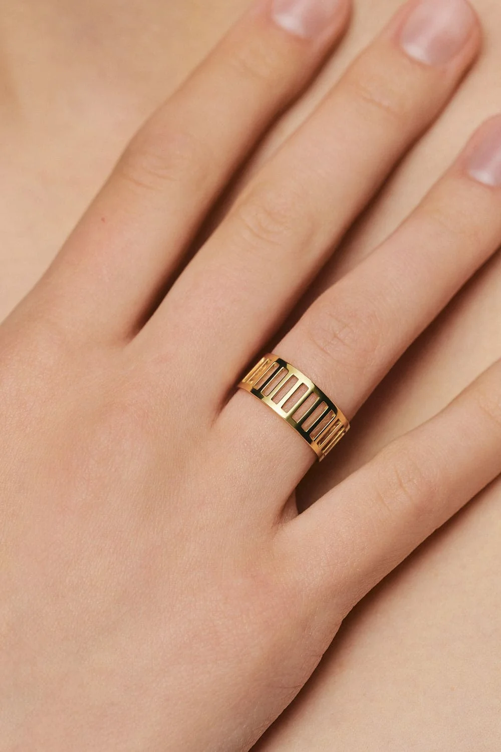 Rings Striped Ring, yellow gold with modern design available now