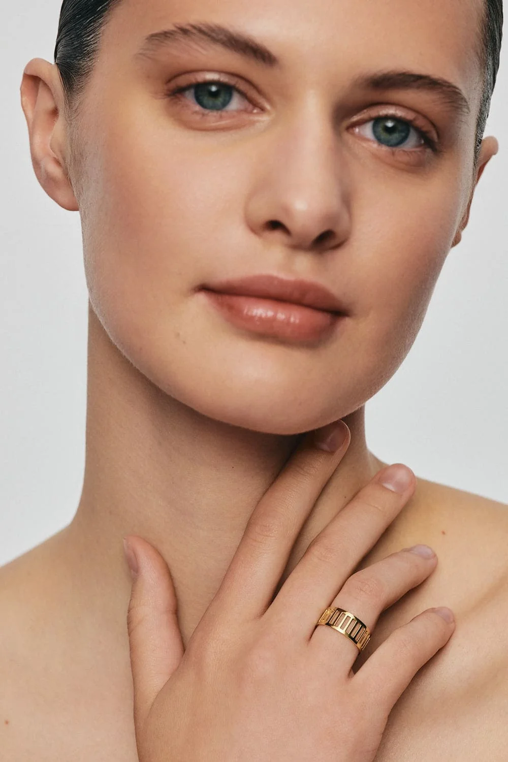 Rings Striped Ring, yellow gold with modern design available now