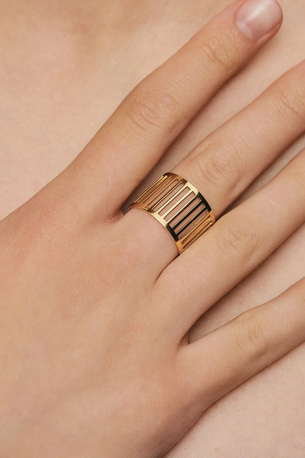 Rings Wide Striped Ring, yellow gold with modern design available now