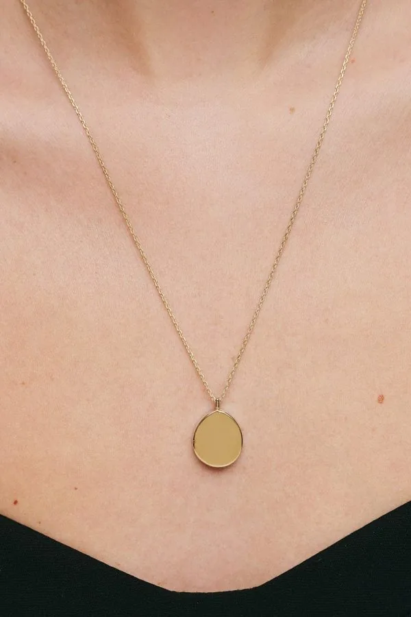 Exclusive Necklaces Oval Locket Necklace, yellow gold from Guzema
