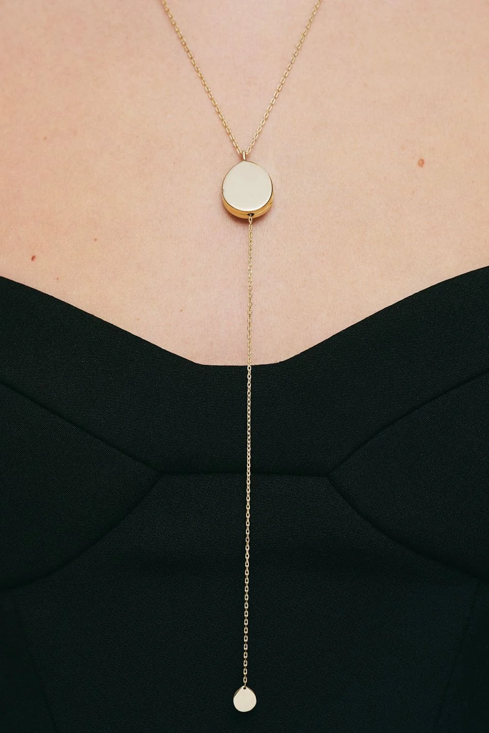 Custom Necklaces Oval Locket Necklace, yellow gold for a luxurious style