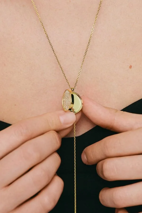 Necklaces Oval Locket Necklace, diamonds, yellow gold with fast delivery from Guzema