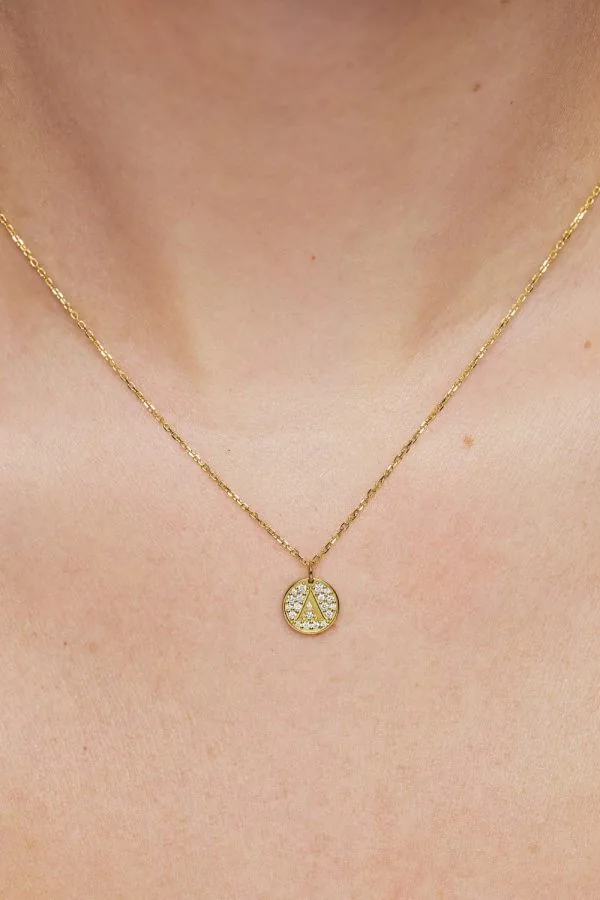 Custom Necklaces Necklace with initial, diamonds, yellow gold for a luxurious style