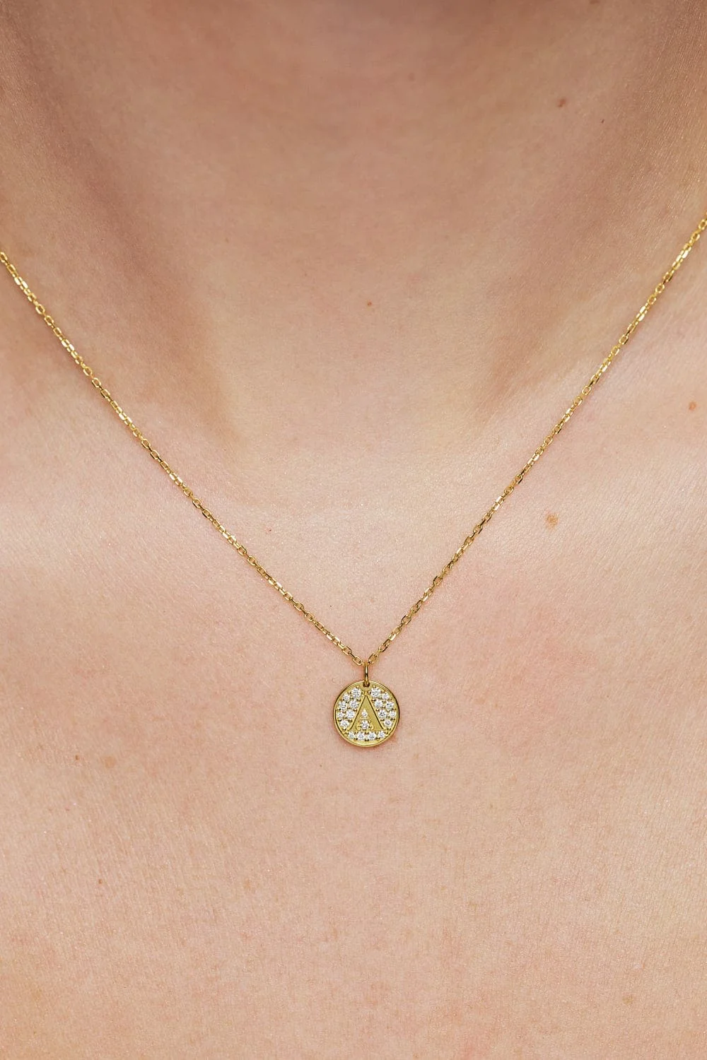 Custom Necklaces Necklace with initial, diamonds, yellow gold for a luxurious style