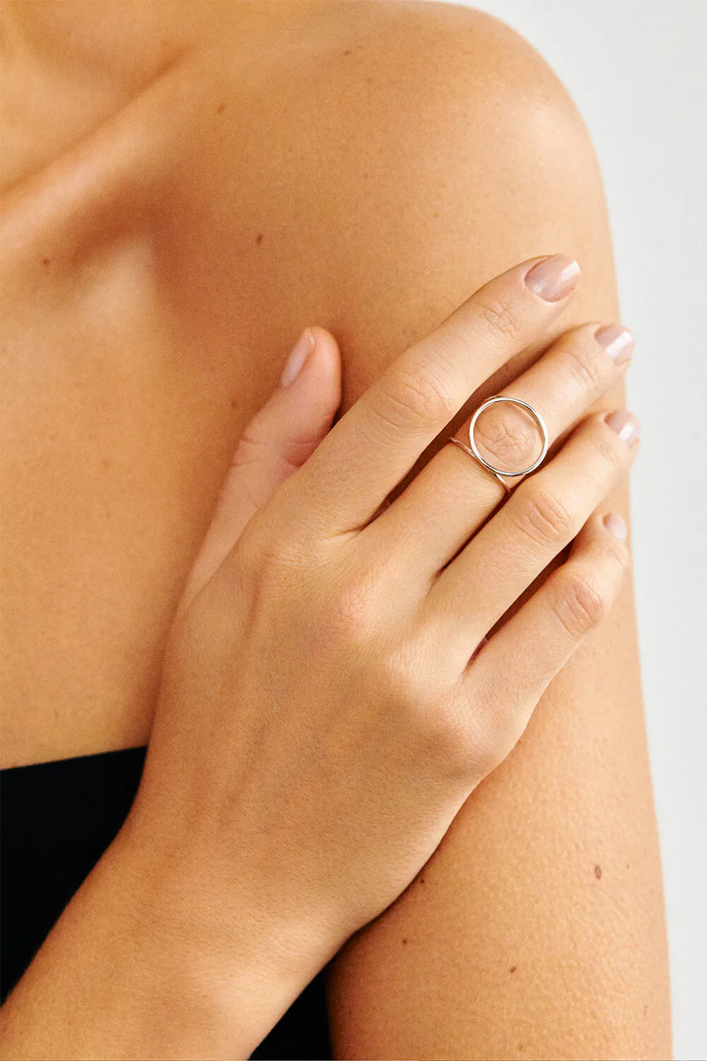 Rings Circle Ring, white gold with modern design available now