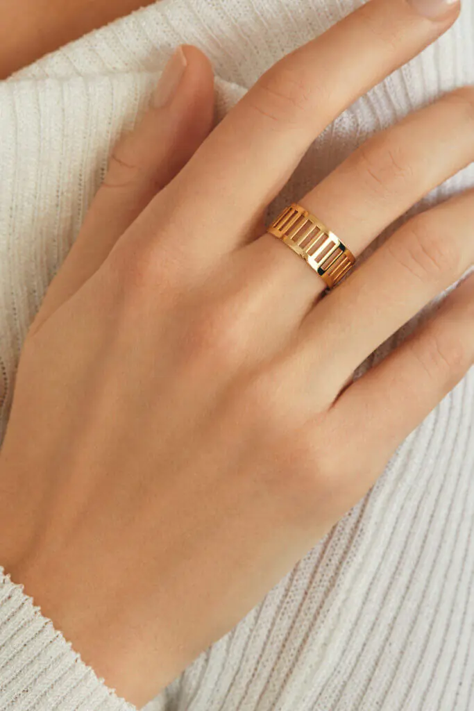 Rings Striped Ring, yellow gold with modern design available now