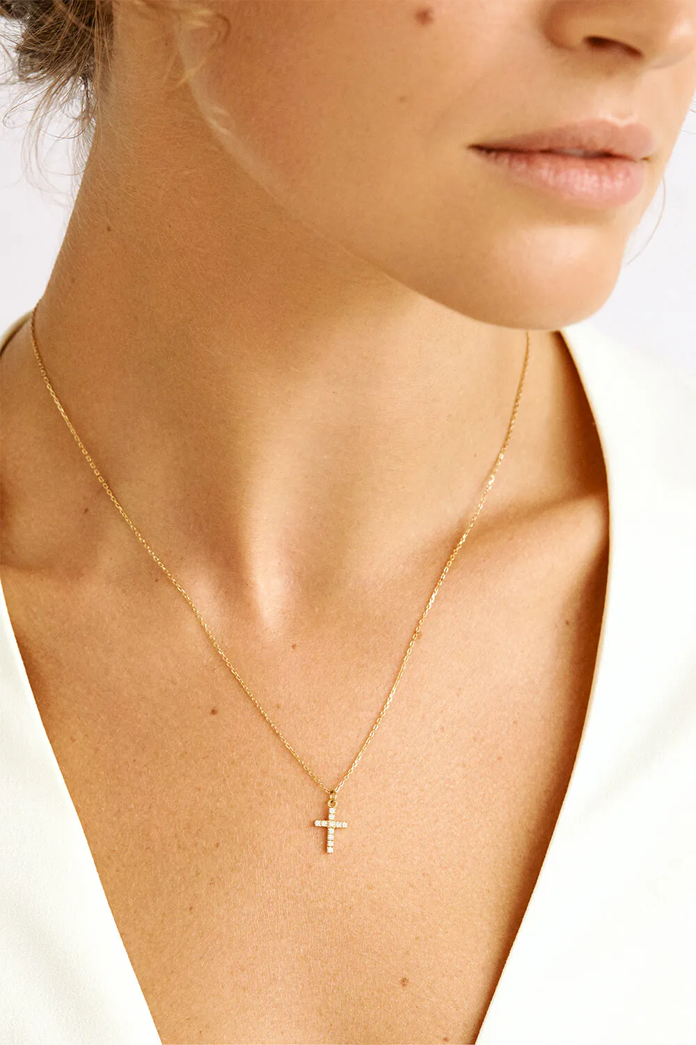 Necklaces Petit Cross, diamonds, yellow gold with fast delivery from Guzema