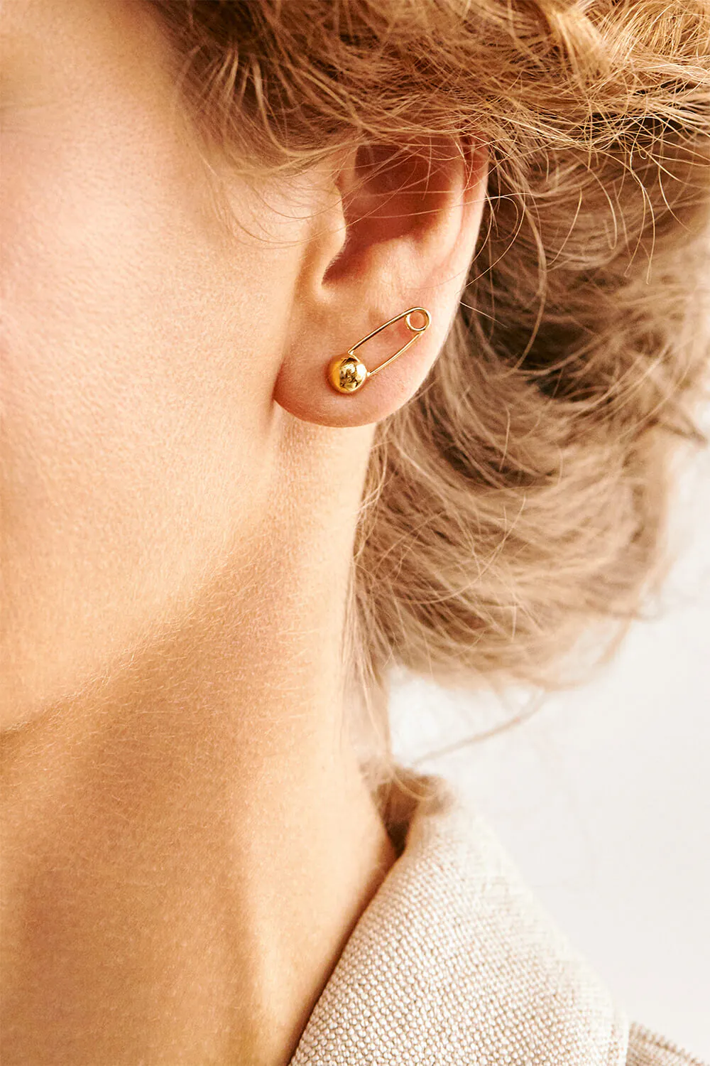 Earrings Pin Earrings, yellow gold with timeless design by Guzema