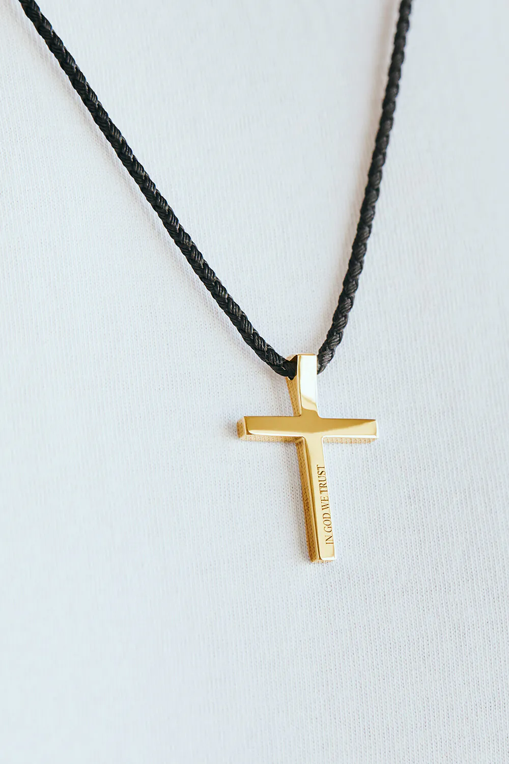 Exclusive Necklaces Cross, yellow gold from Guzema