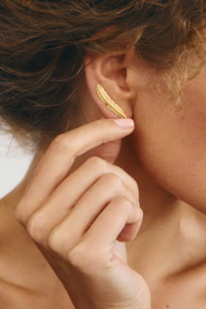 Earrings Feather earrings, yellow gold for stylish and elegant looks