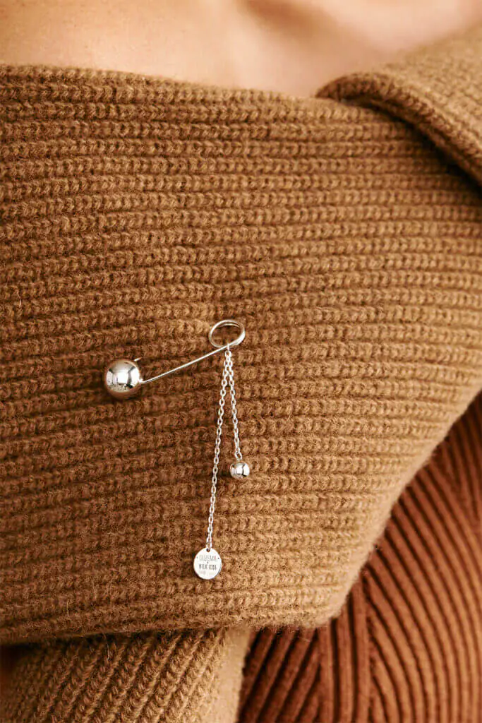 Brooches Mid pin, white gold for a sophisticated look