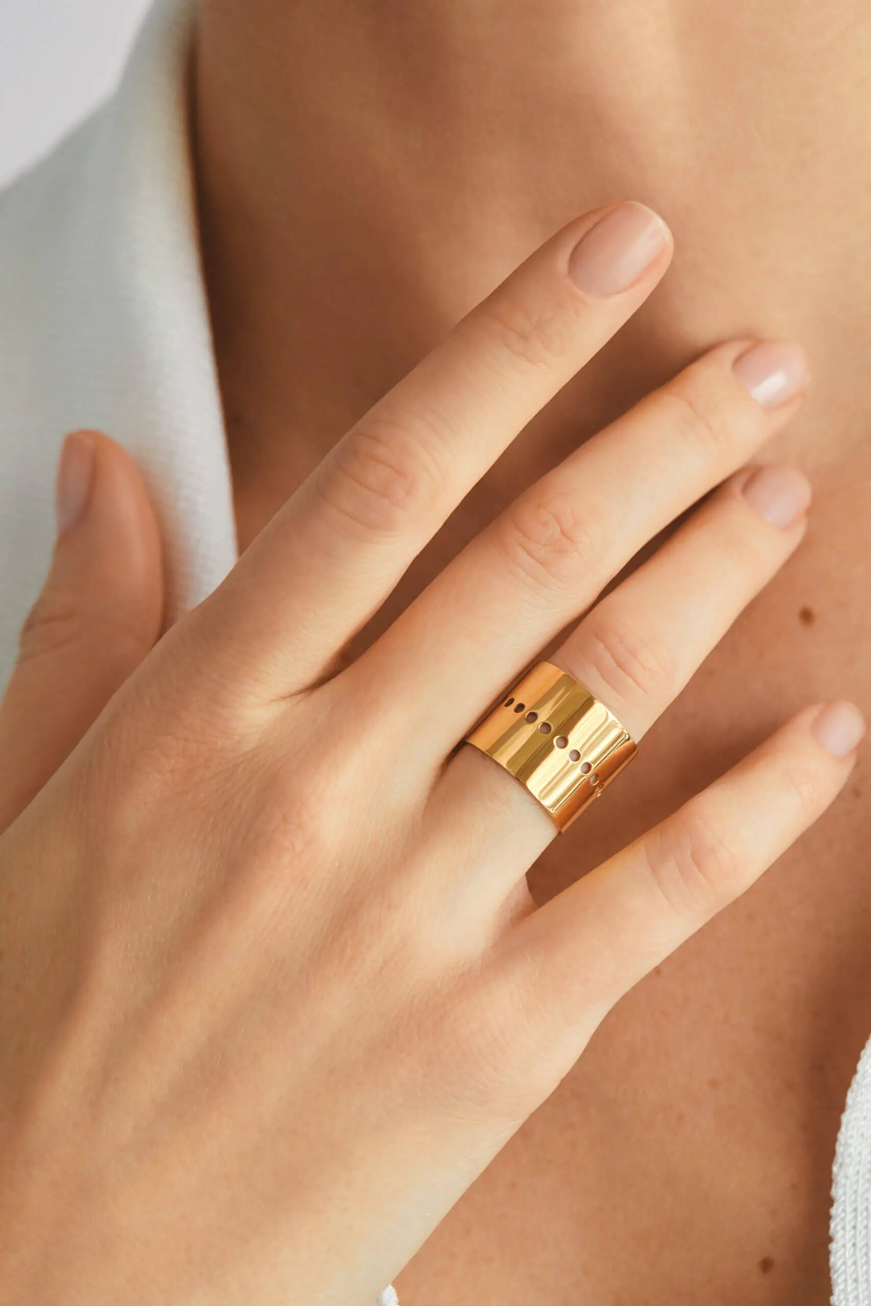 Rings Bold Dots Ring, yellow gold with modern design available now