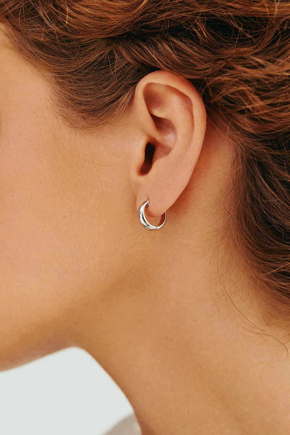 Earrings Mid Hug Hoops, white gold with timeless design by Guzema