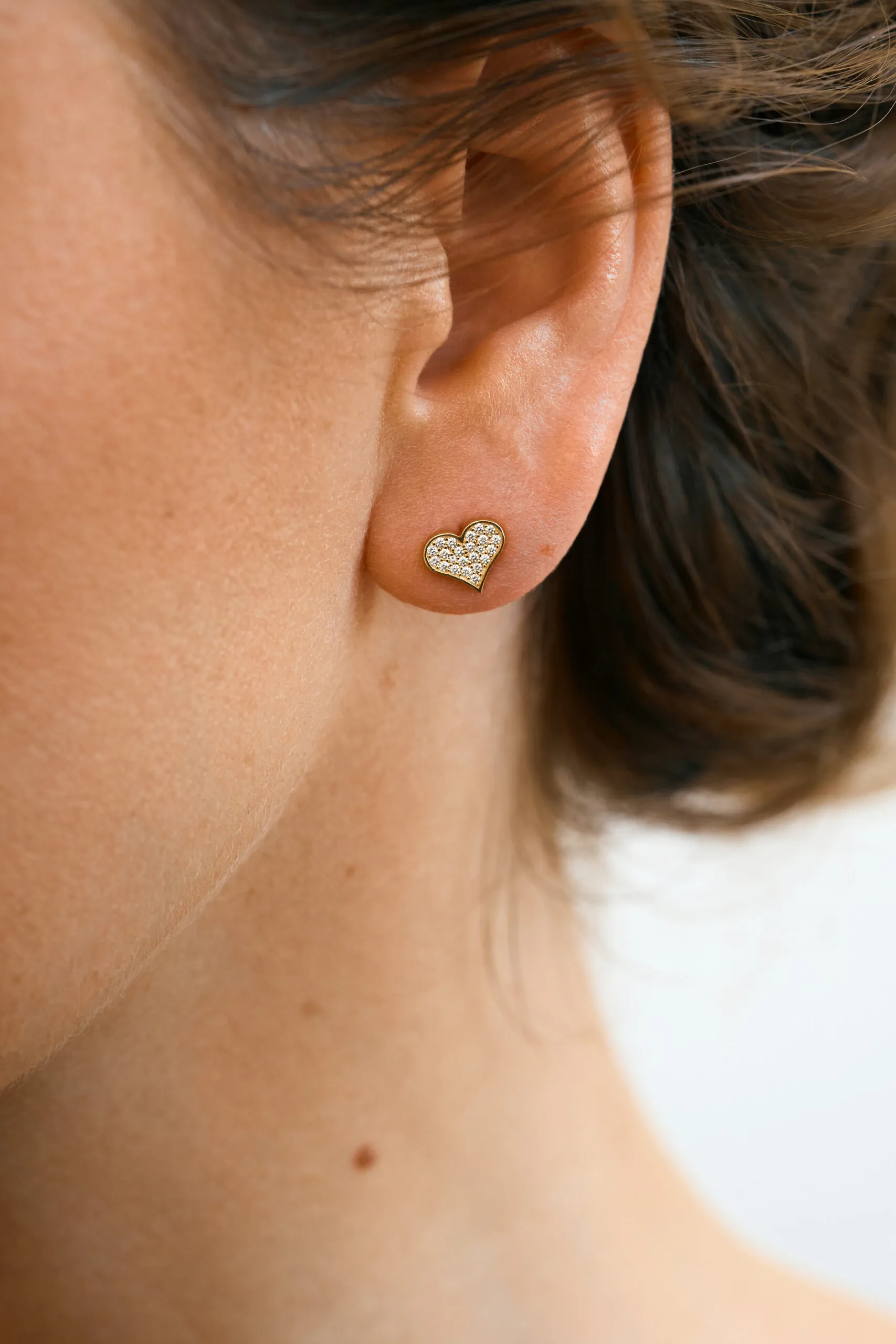 Earrings Heart Earrings, diamonds, yellow gold for stylish and elegant looks