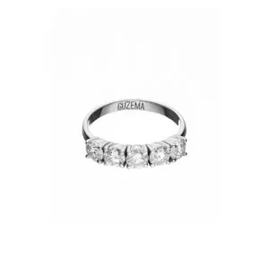 Diamond ring with exquisite details