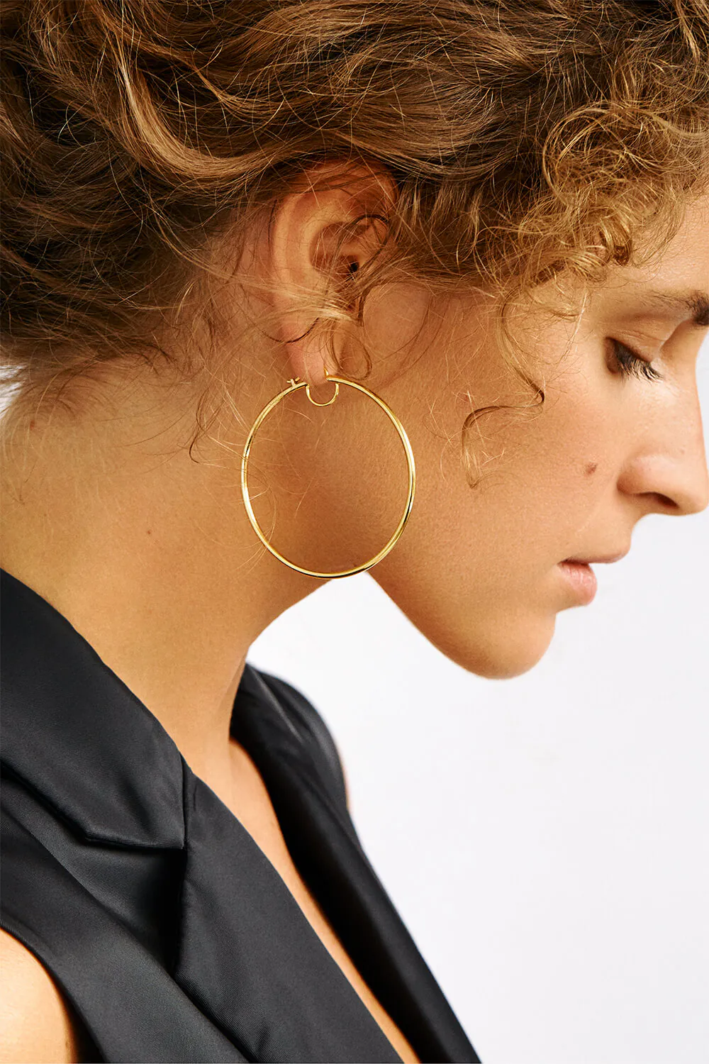 Earrings Mid Hoops Earrings, yellow gold for a unique and sophisticated look