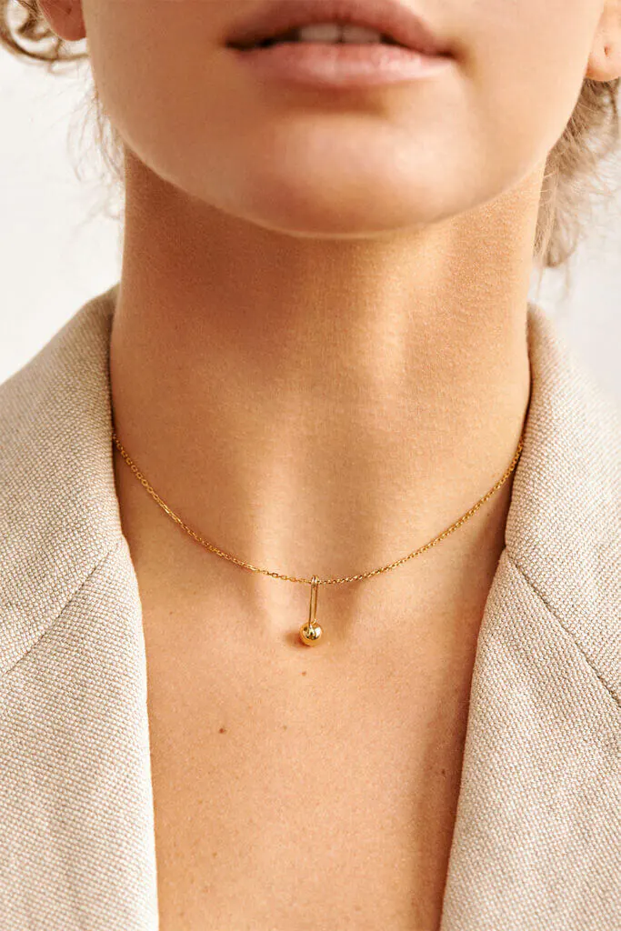 Custom Necklaces Pin Necklace, yellow gold for a luxurious style