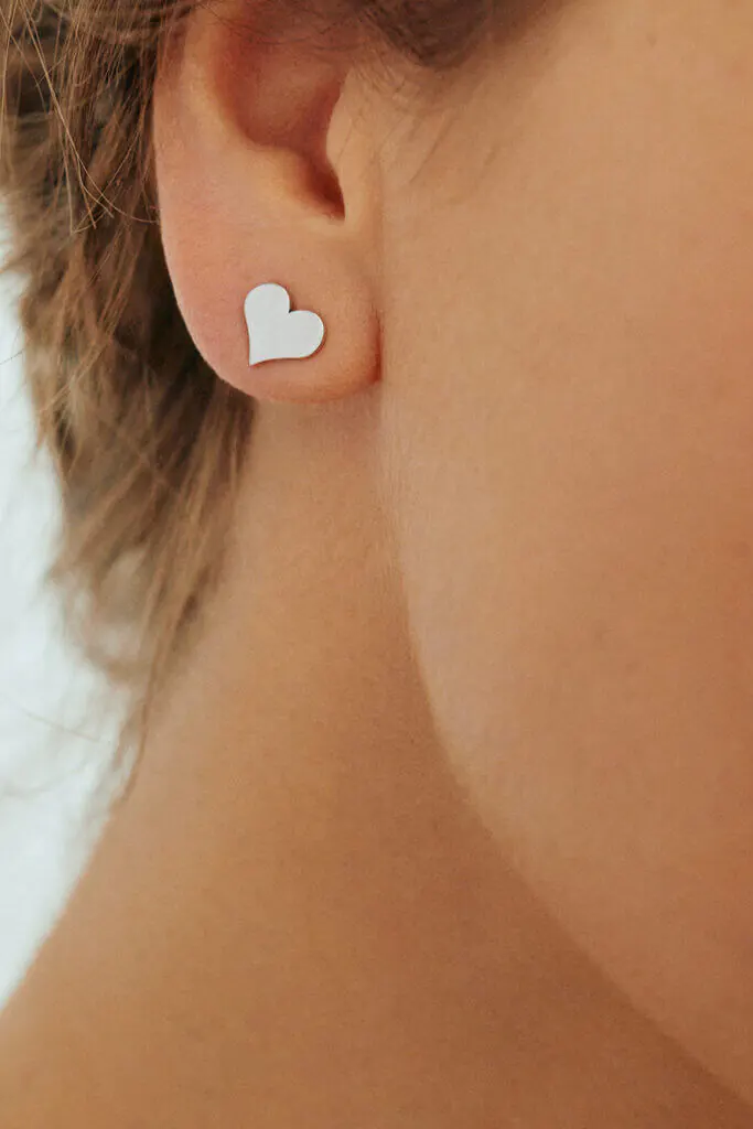 Earrings Flat Heart Earrings, white gold with timeless design by Guzema