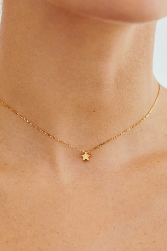 Custom Necklaces Star Necklace, yellow gold for a luxurious style