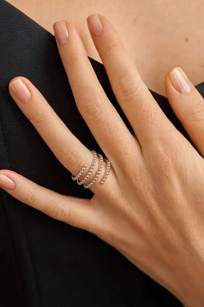 Rings Tetra Spiral Ring, white gold with modern design available now