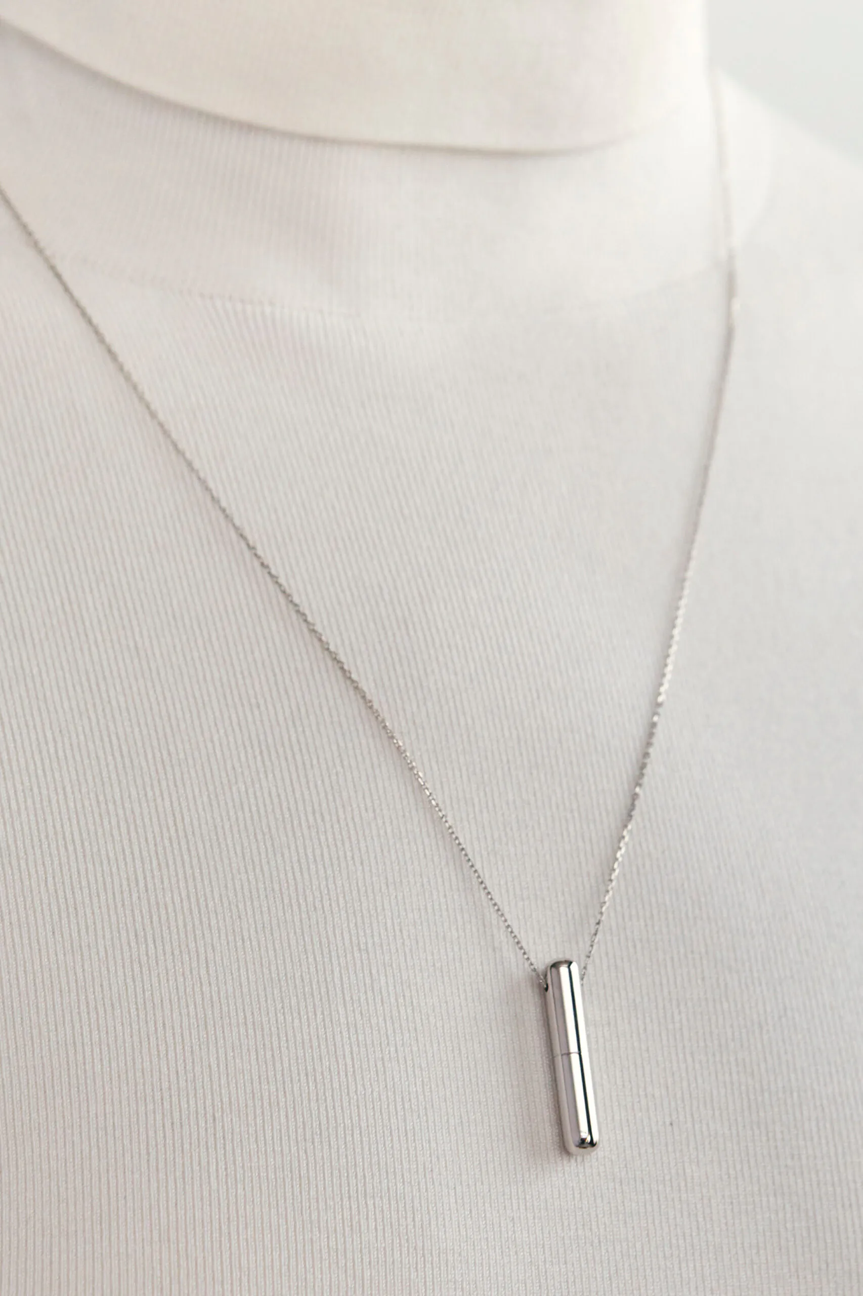 Custom Necklaces Mini Capsule Necklace, white gold for a luxurious style