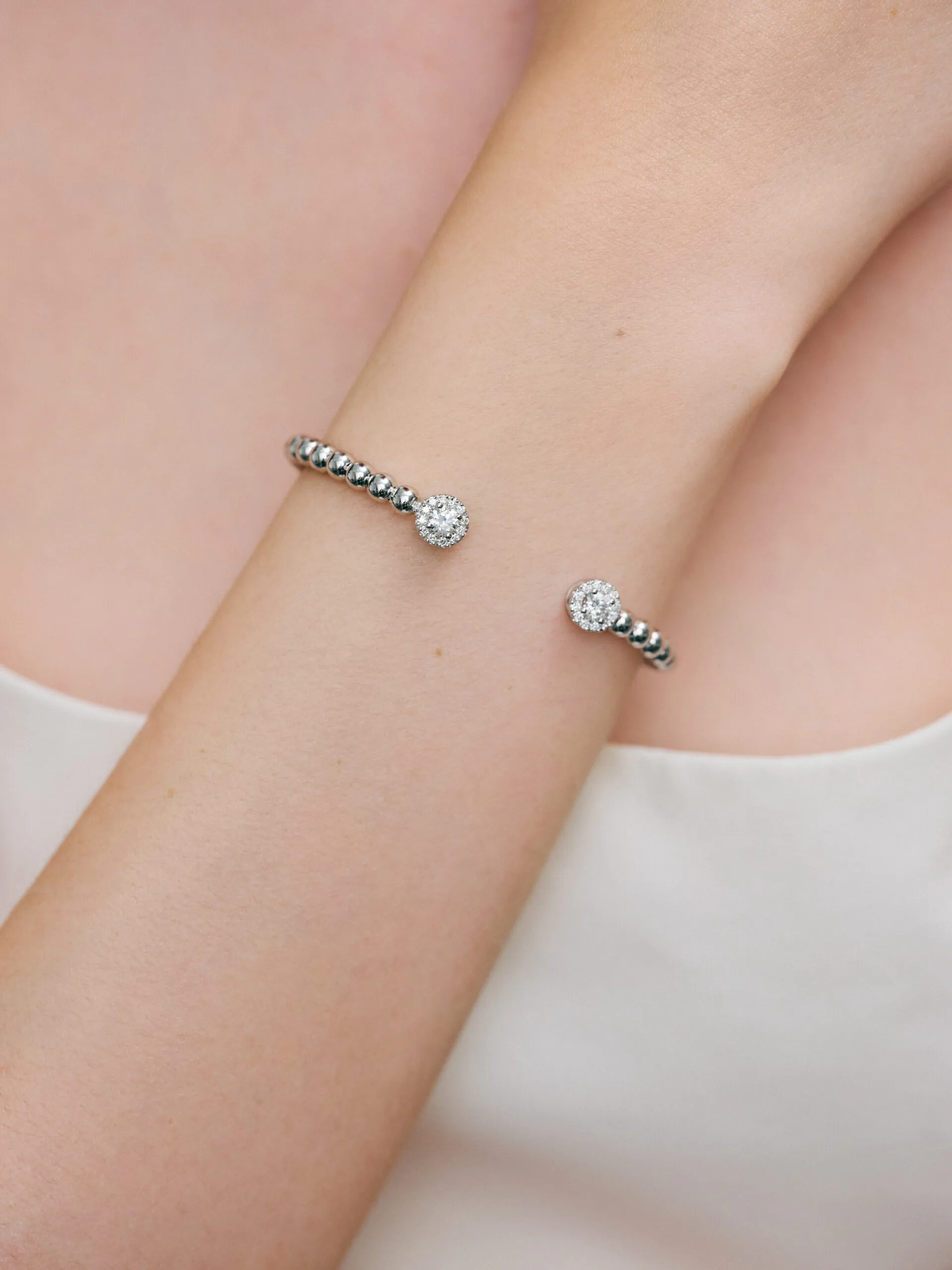 Bracelets Halo Spiral Bracelet, white gold with modern elegance