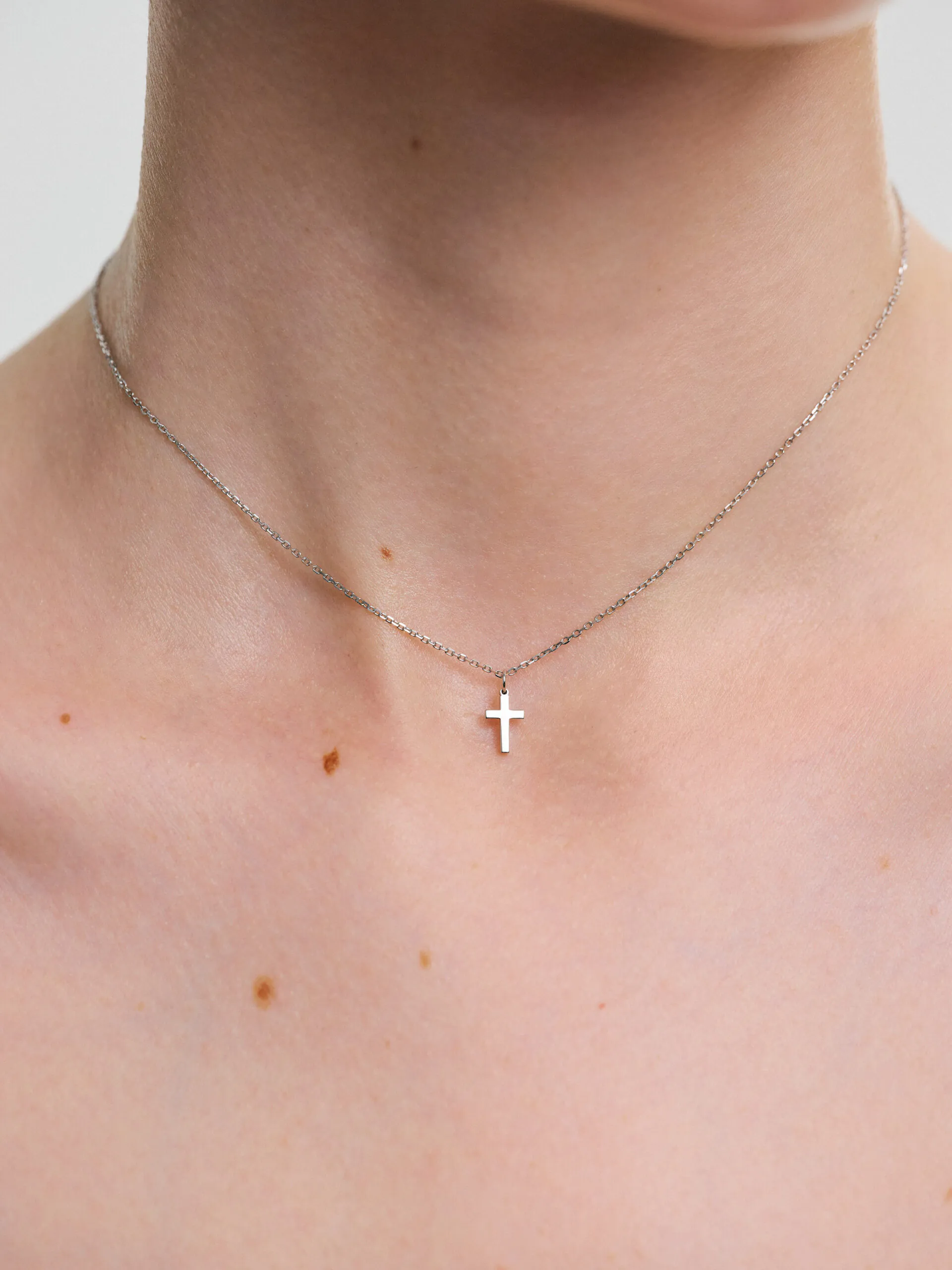 Necklaces Mini Cross, white gold with fast delivery from Guzema