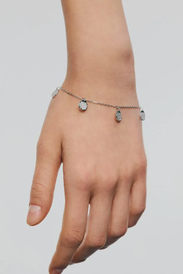 Bracelets Flat Quintet Bracelet, diamonds, white gold with high-end craftsmanship from Guzema
