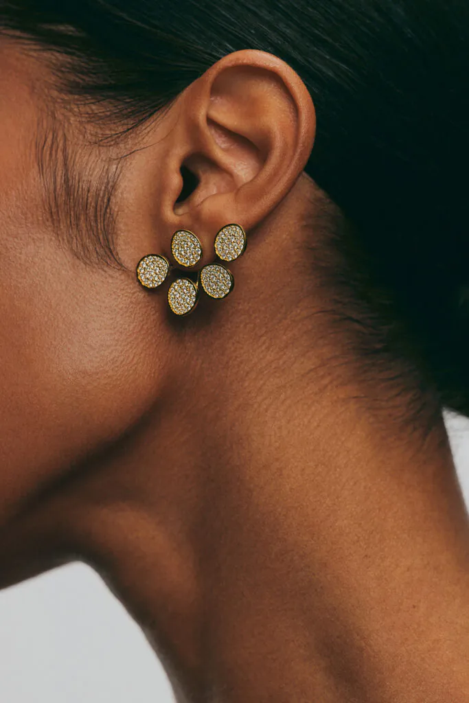 Earrings Bold Quintet Flat Earrings, diamonds, yellow gold with timeless design by Guzema