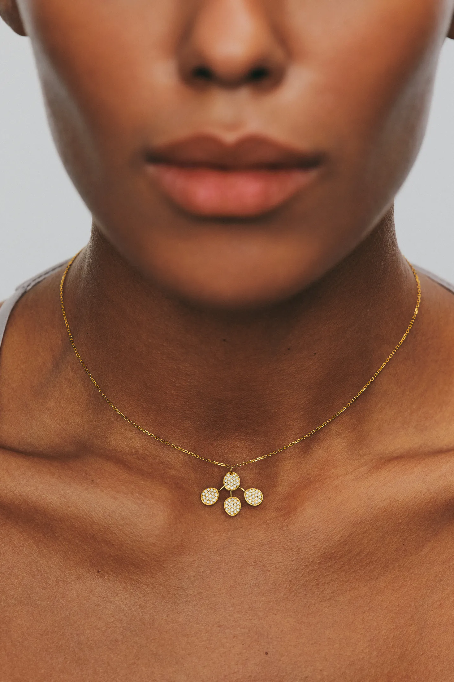 Custom Necklaces Petal Flat Necklace, diamonds, yellow gold for a luxurious style