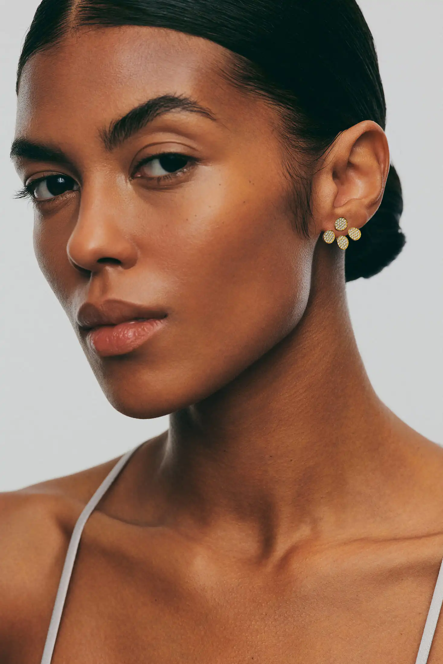 Earrings Tetra Flat Earrings, diamonds, yellow gold with timeless design by Guzema