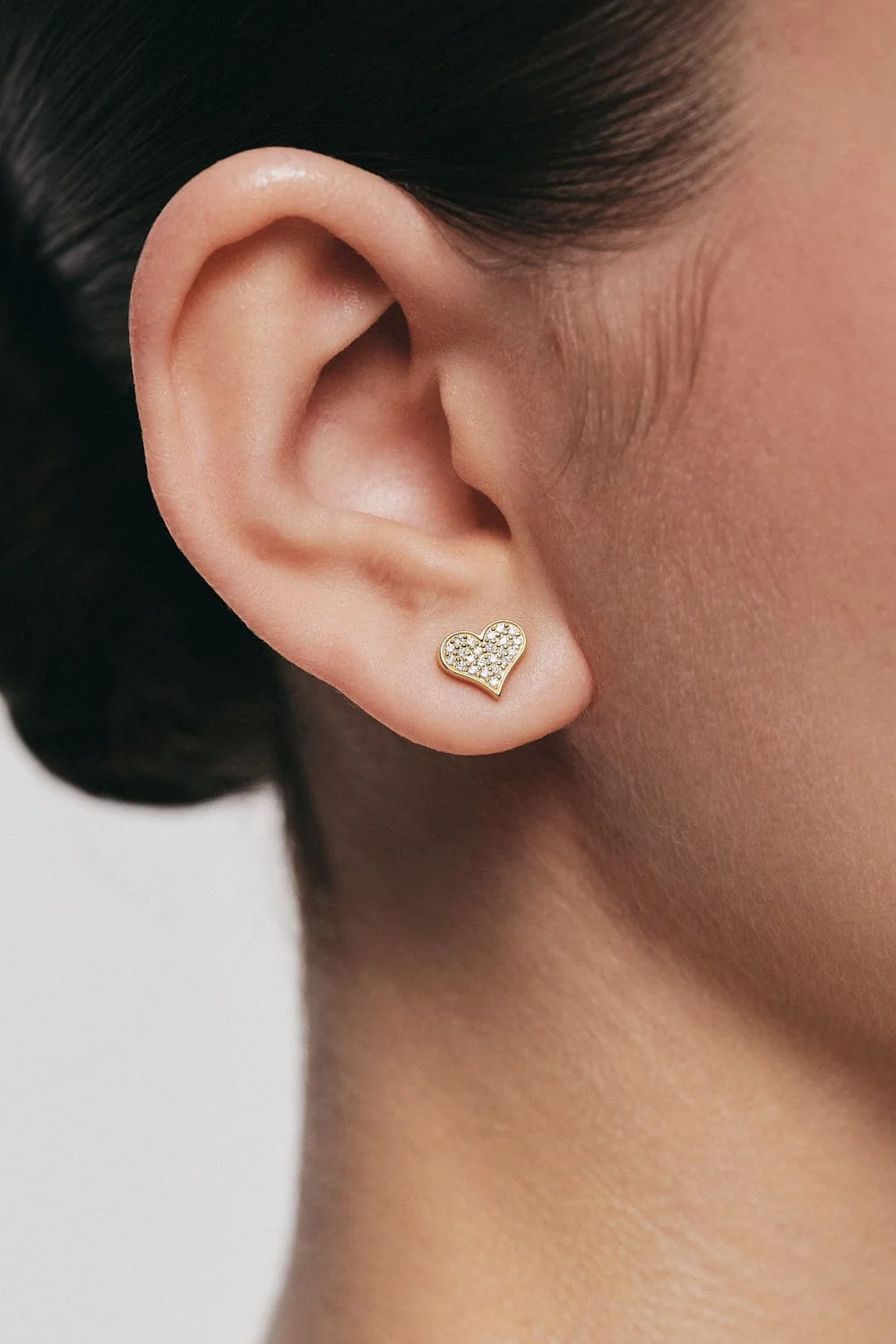 Earrings Heart Earrings, diamonds, yellow gold for stylish and elegant looks