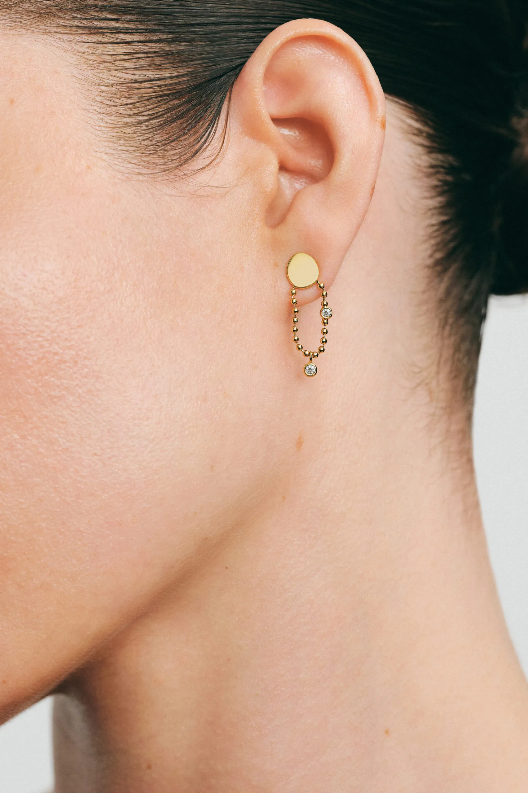 Earrings Eternal Earrings, diamonds, yellow gold with timeless design by Guzema