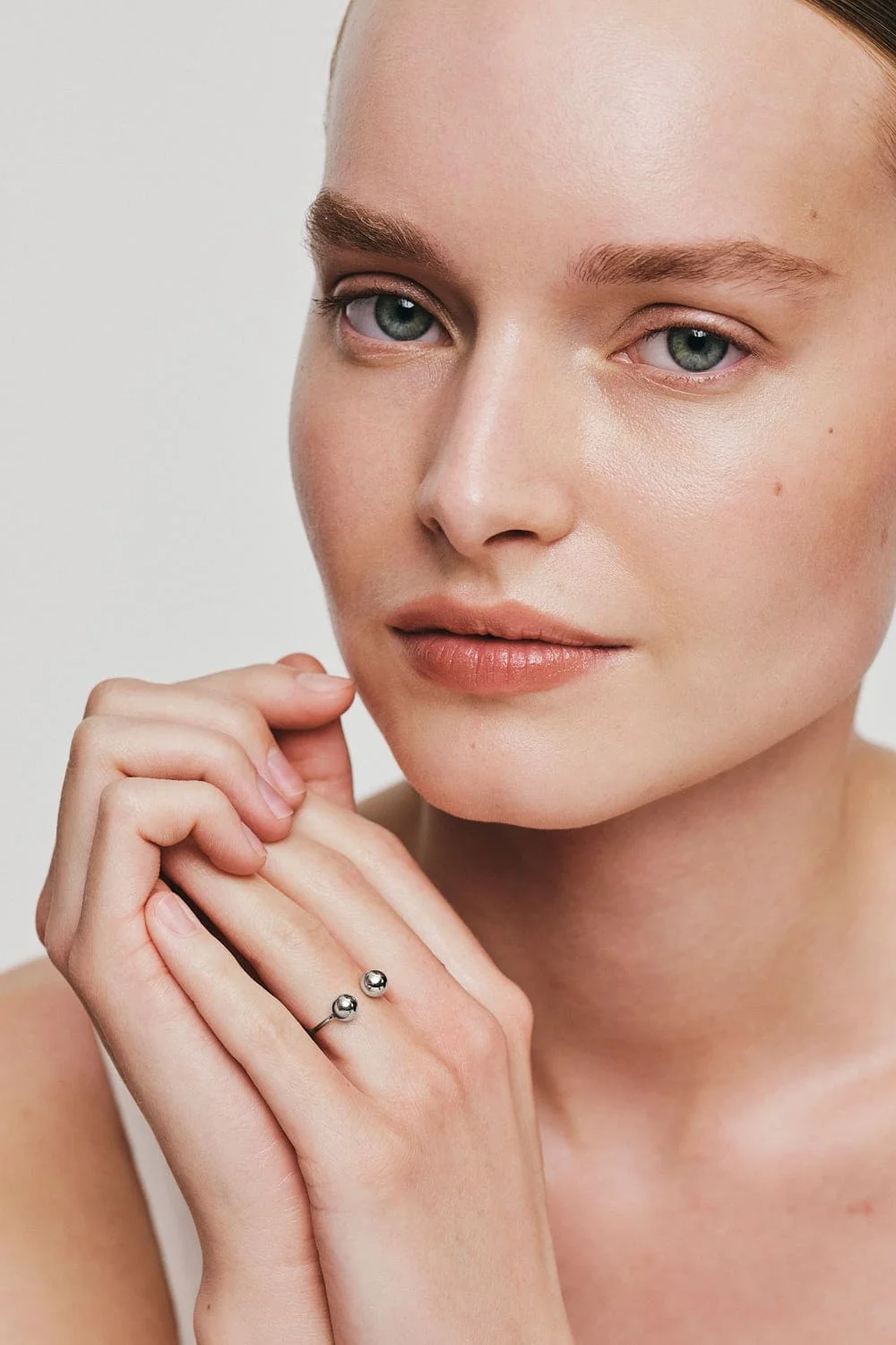 Rings Duo Orb Ring, white gold with luxury craftsmanship from Guzema
